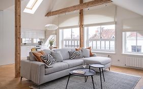 Bright Designer Apartment In City Centre