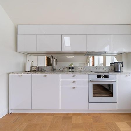 Bright Designer Apartment In City Centre Riga Exterior photo